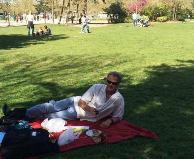 john-eiffel-picnic