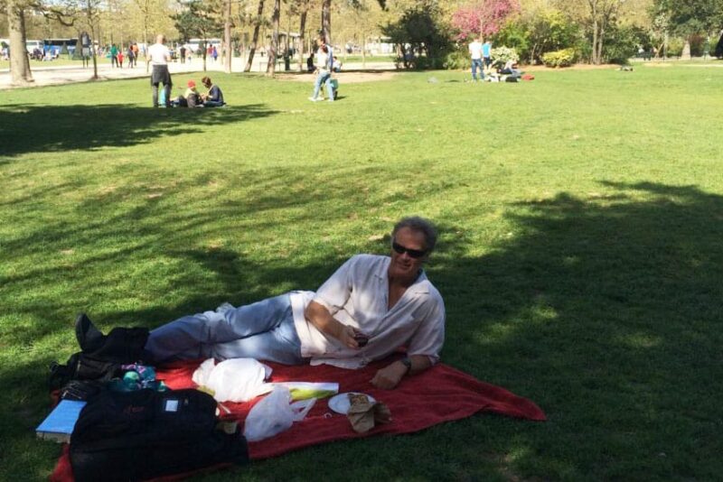 john-eiffel-picnic