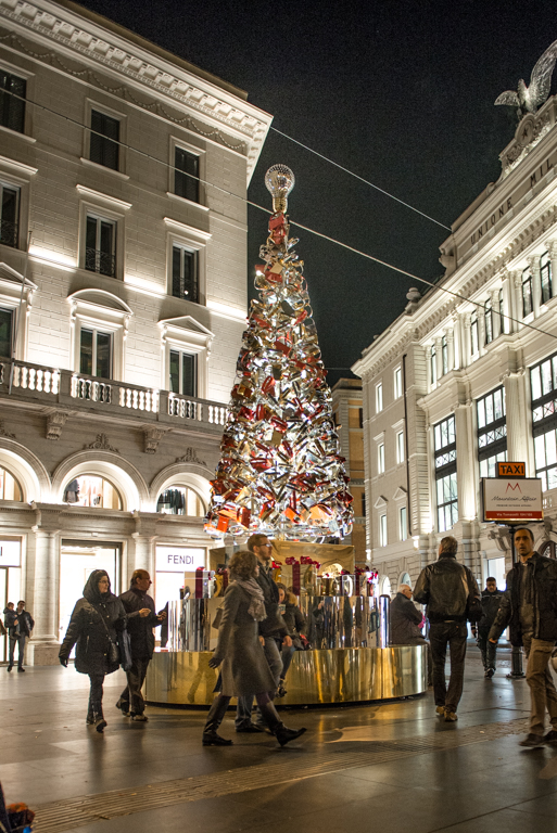Tree of purses in front of Fendi. Photos by Marina Pascucci