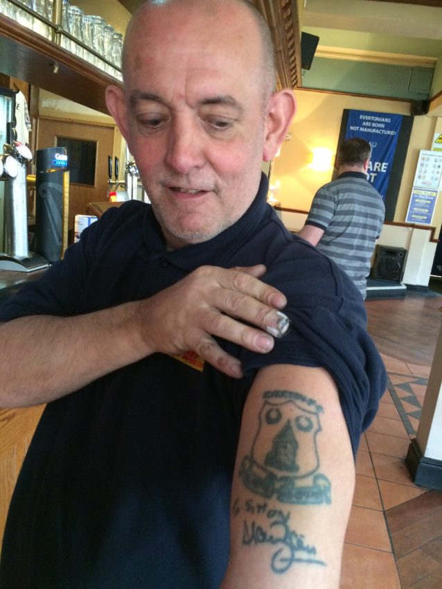 Everton fan Si Williams and his tattooed signature of Everton legend Alan Ball.