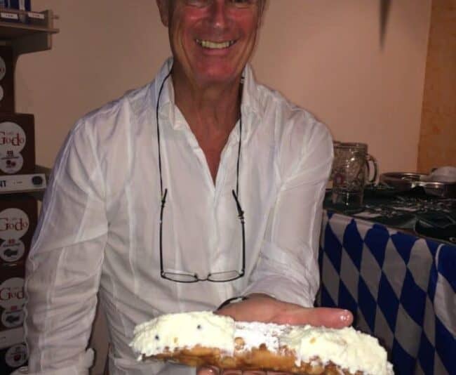 The cannoli at Avenue Cafe Di Pollina Pietro must be held to be believed.