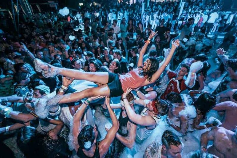 Nightlife-in-Cancun-at-Mandala-Beach-Club