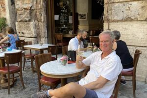 John in Il Ritrovo dei Carnivori