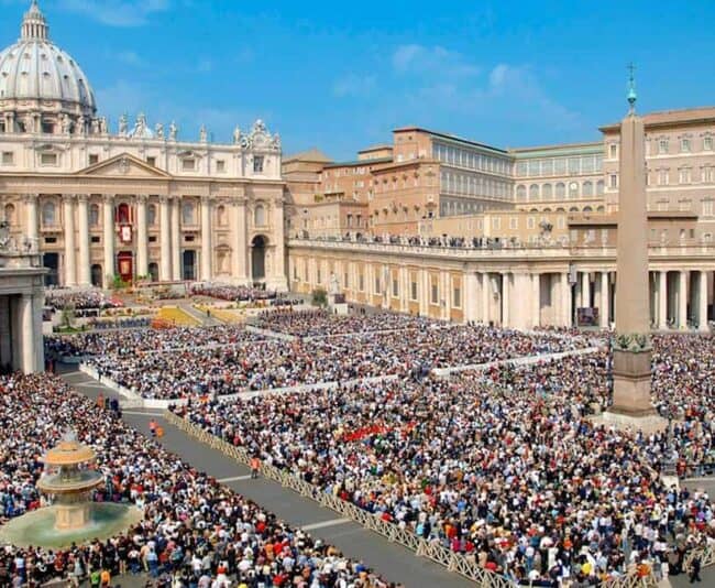 st-peters-crowd