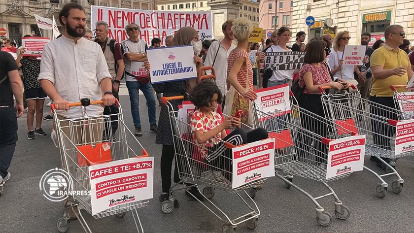 Italians with empty grocery carts protest the rise in the cost of living.